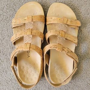 Women's 8 Wide Vionic Amber Gold Cork Sandal